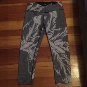 DKNY small black and white leggings